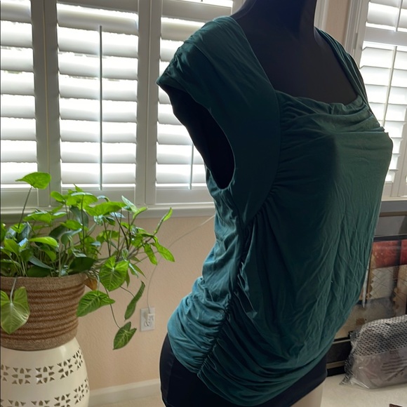 Green Ruched Cap Sleeve Blouse - Picture 2 of 4
